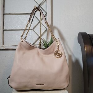 Michael Kors Ligh Peachy Pink Leather Jet Set Chain Bag With Three Compartments